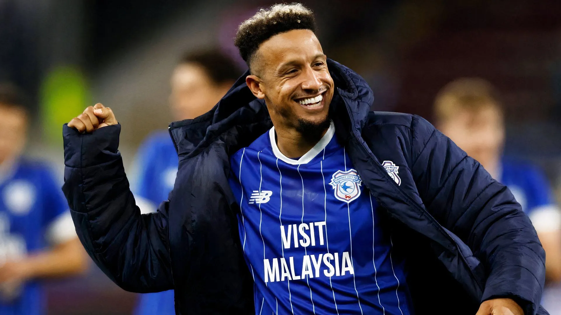 Callum Robinson trong trận đấu giữa Cardiff City và Burnley