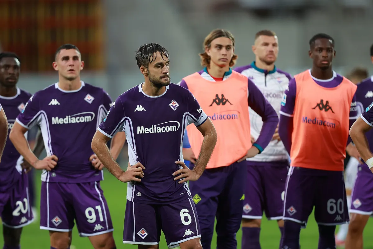 Cầu thủ Luca Ranieri của Fiorentina thể hiện sự thất vọng trong trận đấu Serie A giữa Fiorentina và Lecce tại Stadio Artemio Franchi, Florence