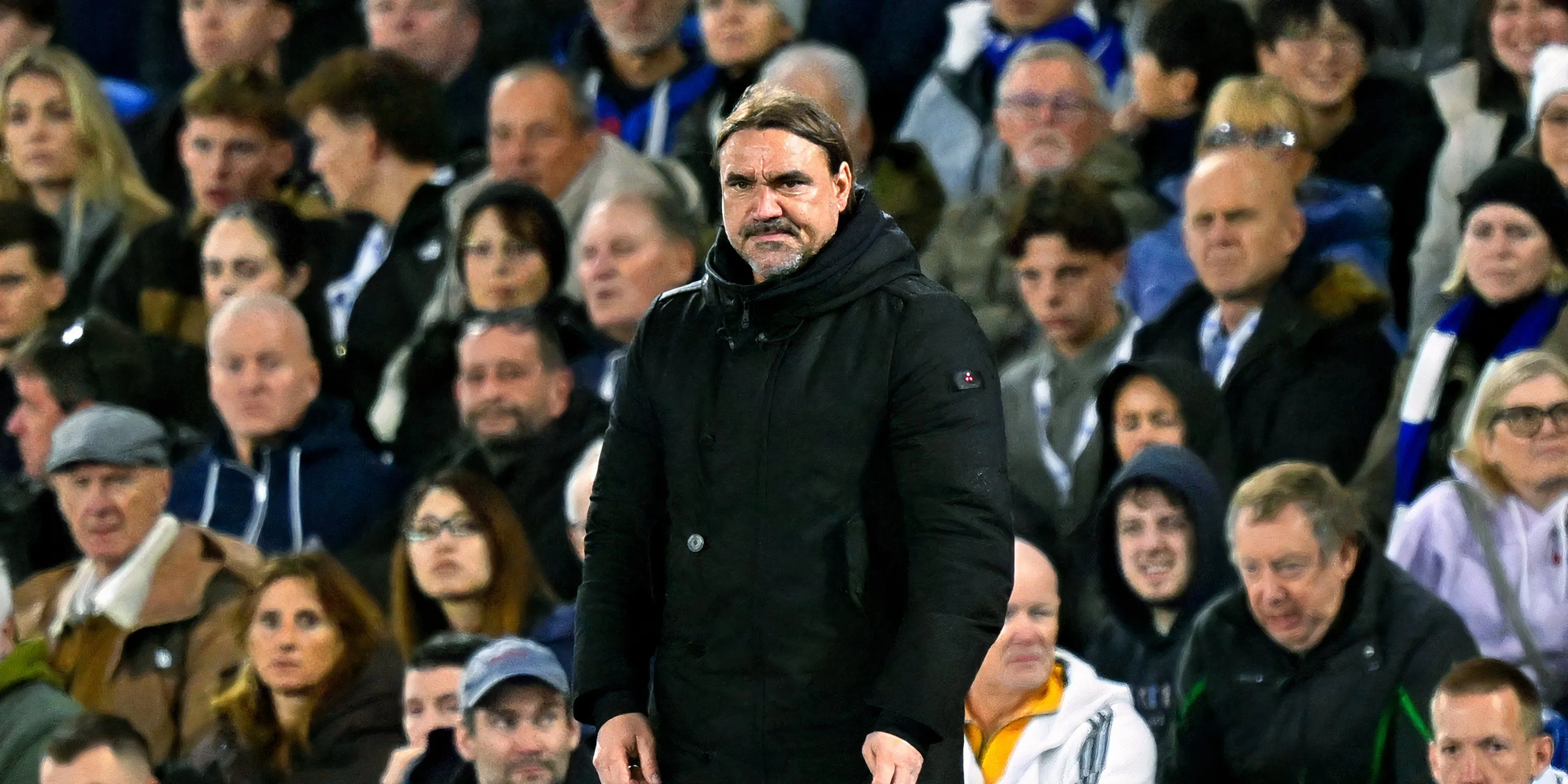Daniel Farke hướng dẫn đội bóng tại sân Elland Road