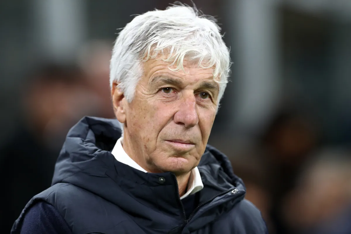 Huấn luyện viên Gian Piero Gasperini của AS Roma quan sát trận đấu tại sân Giuseppe Meazza
