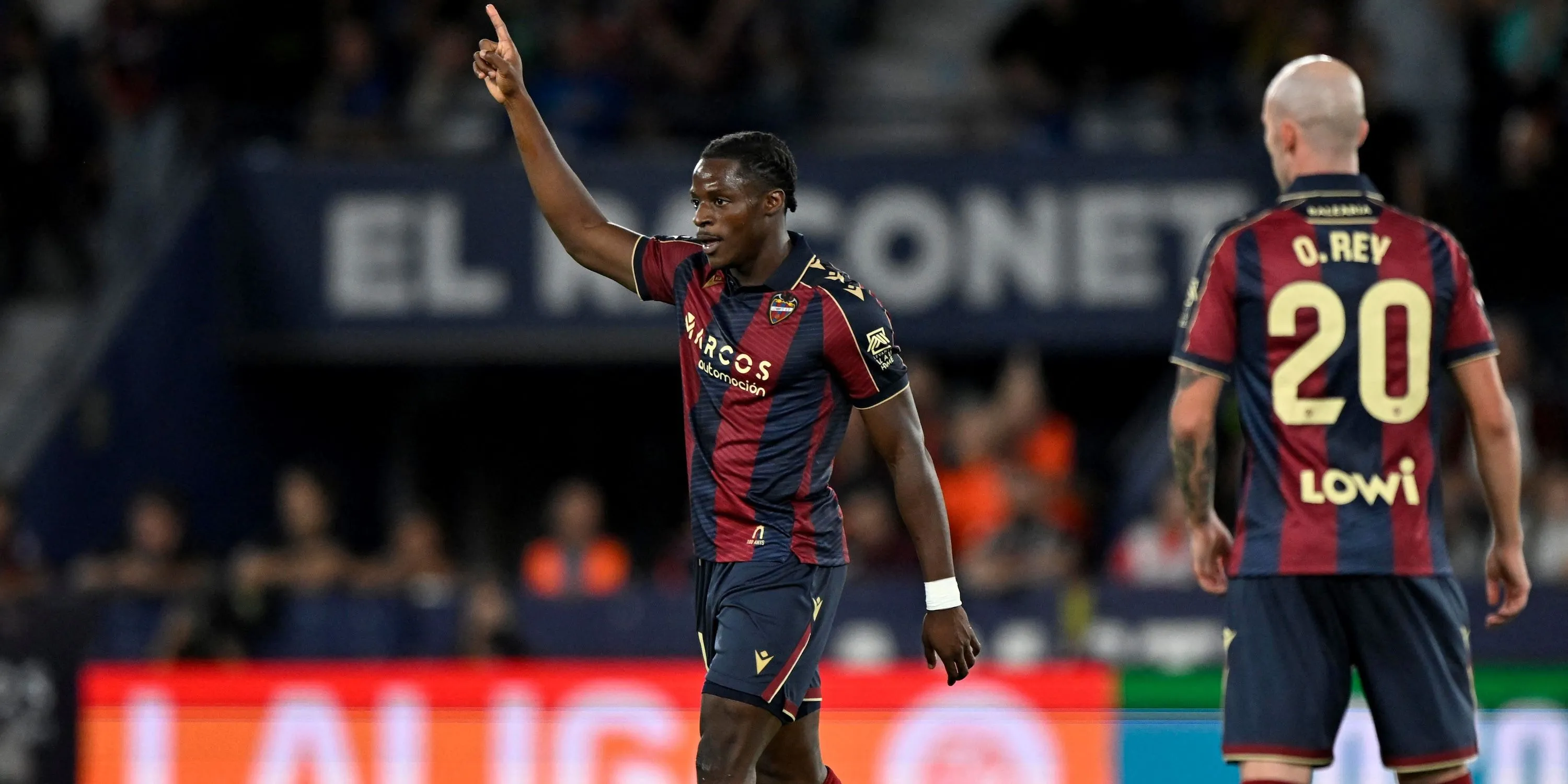 Karl Etta Eyong của Levante ăn mừng bàn thắng trong trận đấu tại La Liga