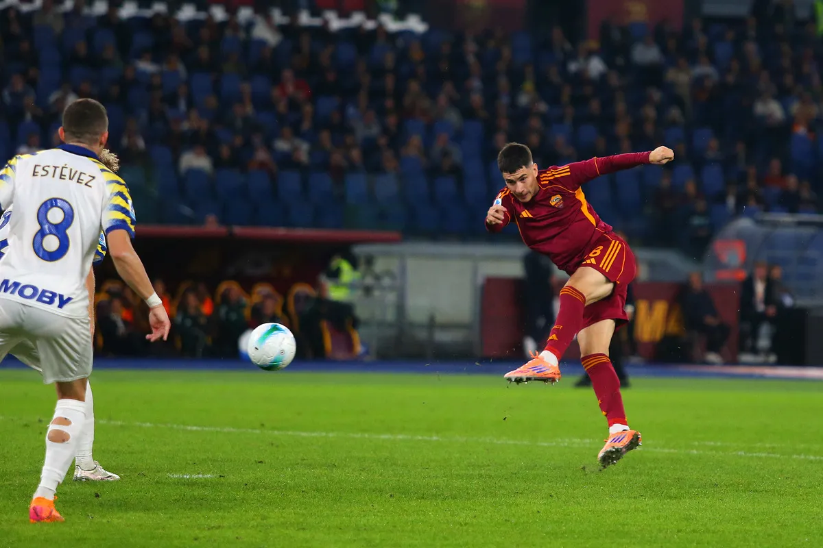 Matías Soulé thi đấu cho AS Roma trước Parma