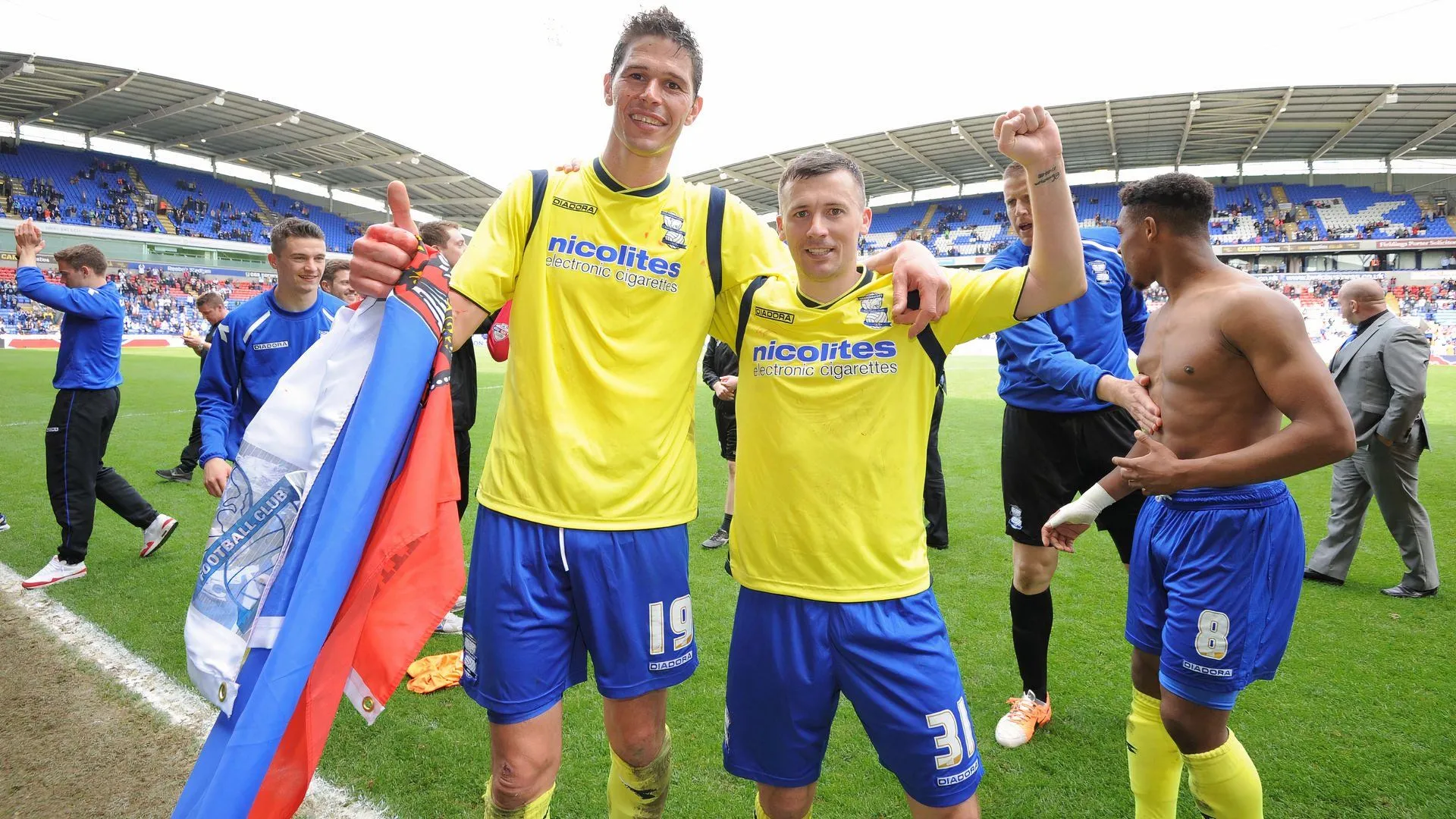 Nikola Zigic và Paul Caddis sau trận đấu của Birmingham City năm 2014