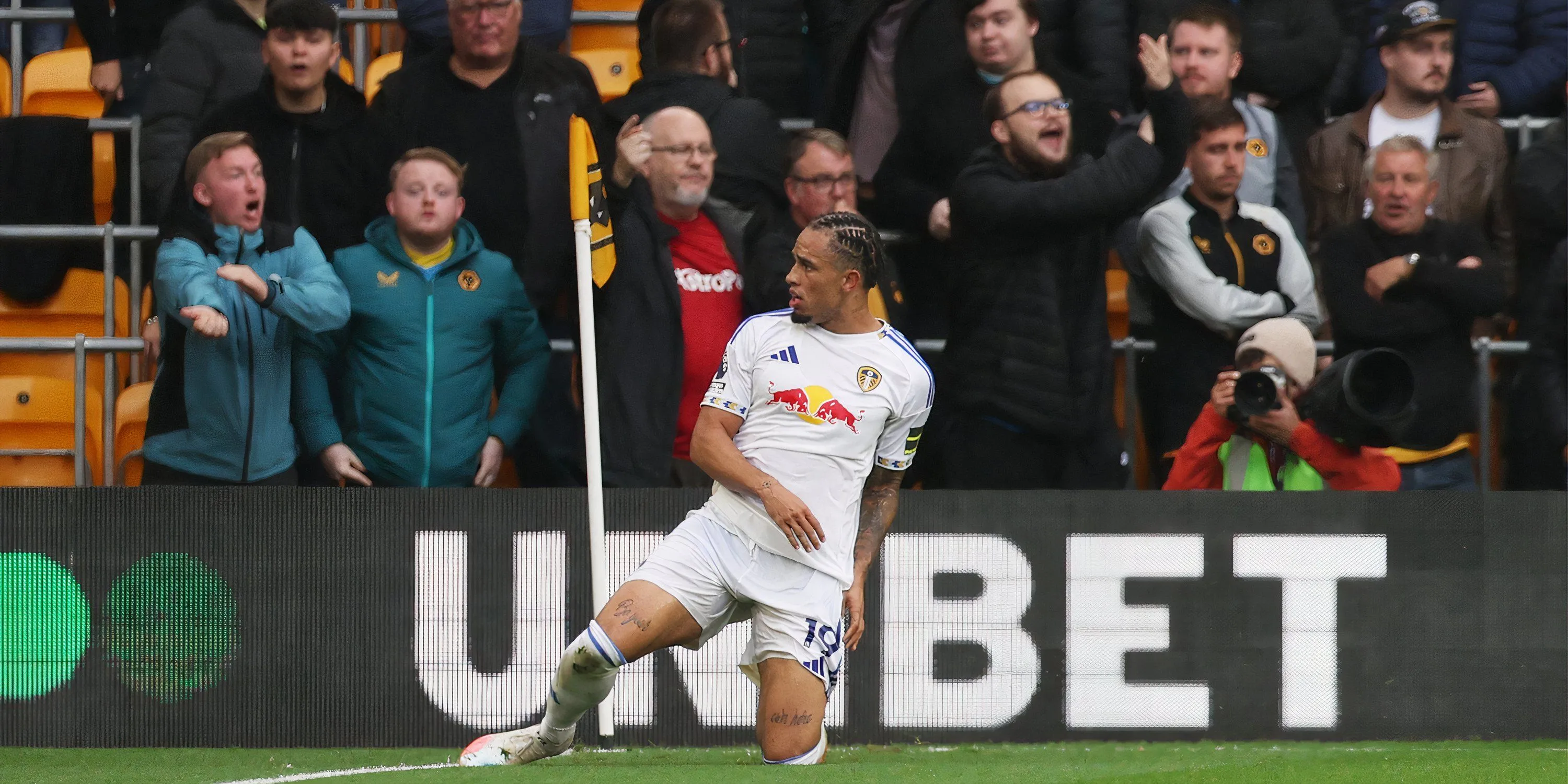 Noah Okafor, tiền vệ sáng tạo của Leeds United, sẽ là người cầu nối lý tưởng giữa tiền đạo và đội bóng