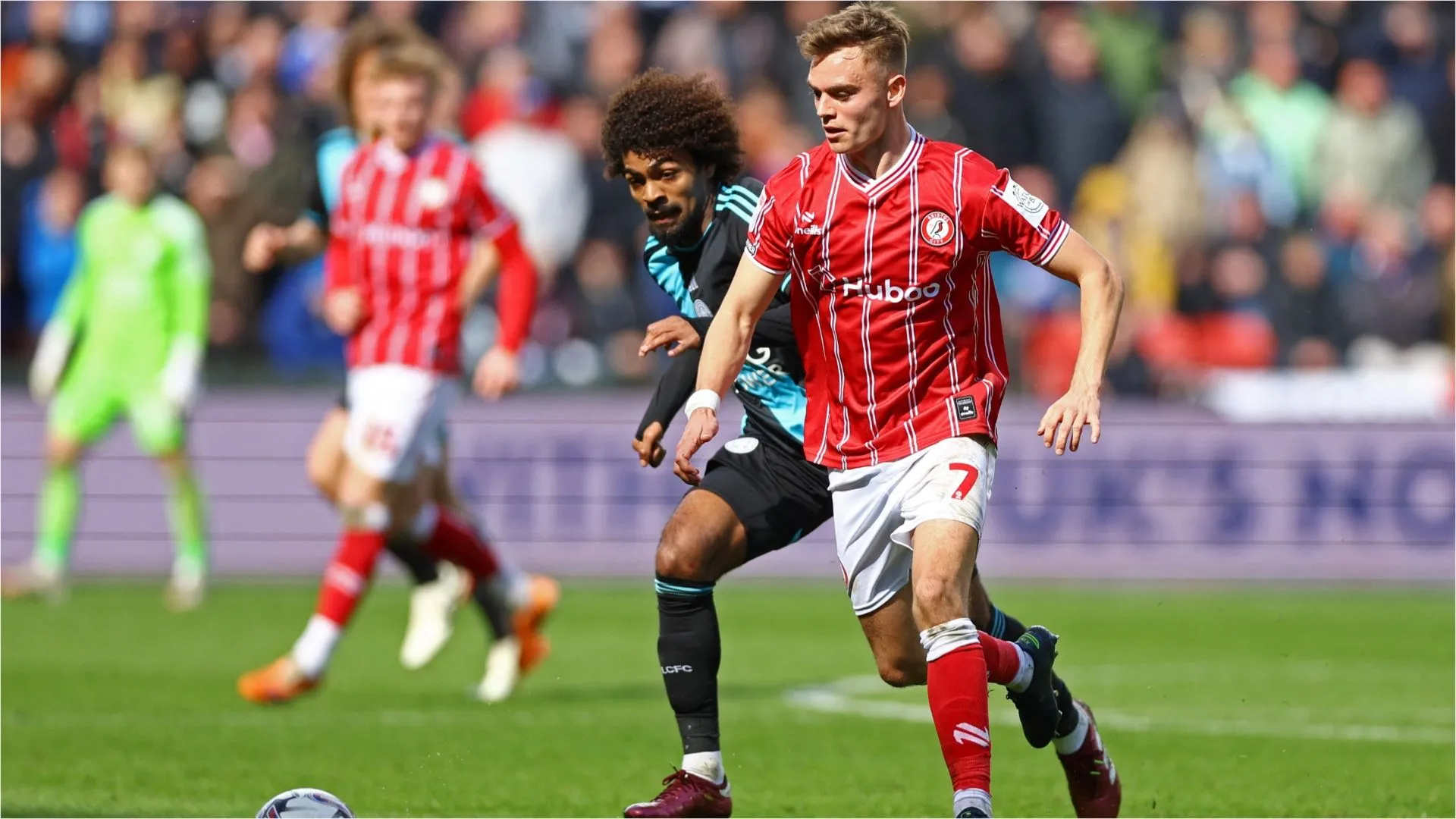 Scott Twine - mũi nhọn sáng tạo của Bristol City trên sân cỏ