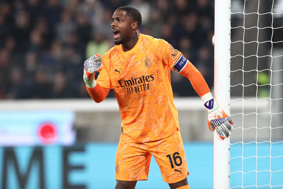 Thủ thành Mike Maignan của AC Milan thể hiện sự tự tin và cứu thua xuất sắc trong Serie A